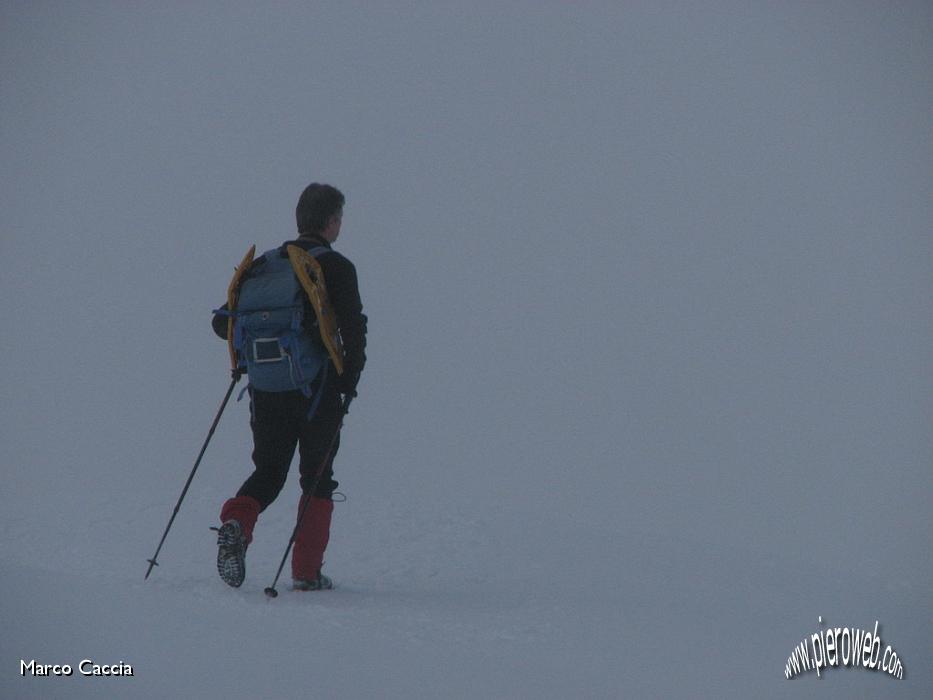 21_Don Mauro tra la nebbia.JPG